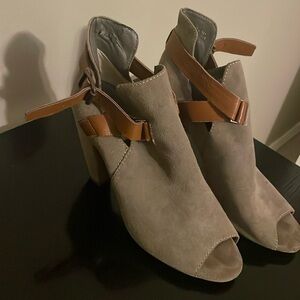 Steve Madden Genuine Leather open toe booties